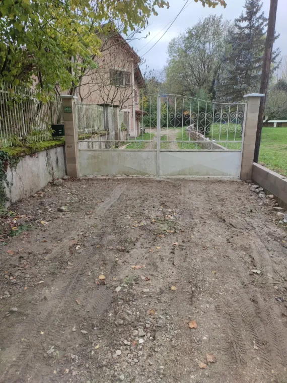chantier fini pose de l'ancien portail 