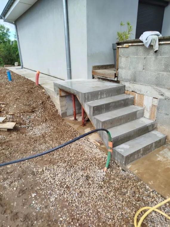 Création d'un escalier à Saint Marcel Bel Accueil, Bourgoin-Jallieu, KS Maçonnerie