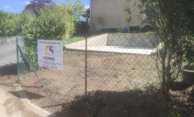Création d'un dallage pour piscine sur terrain en pente à Pont de Beauvoisin, Bourgoin-Jallieu, KS Maçonnerie