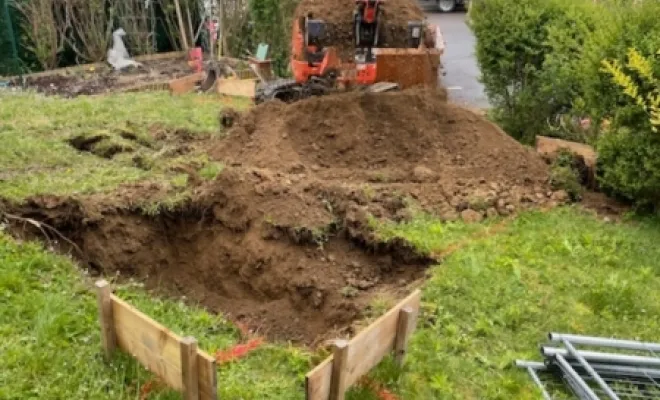 Création d'un dallage pour piscine sur terrain en pente à Pont de Beauvoisin, Bourgoin-Jallieu, KS Maçonnerie