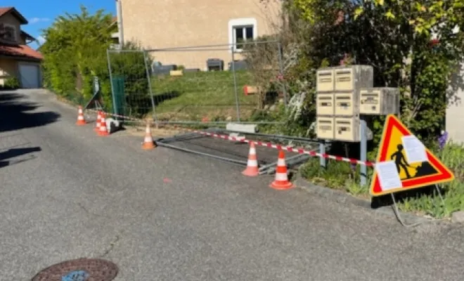 Création d'un dallage pour piscine sur terrain en pente à Pont de Beauvoisin, Bourgoin-Jallieu, KS Maçonnerie