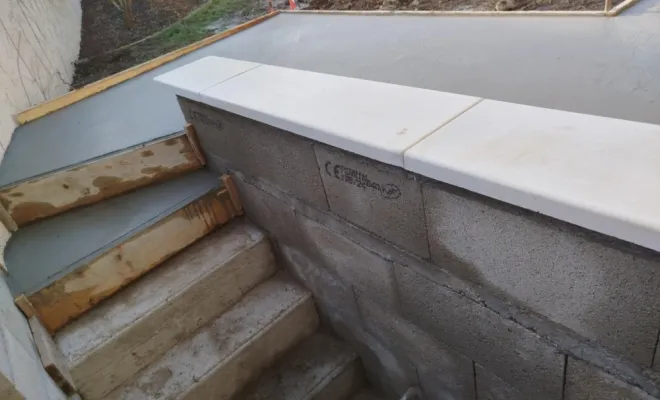 Réalisation d'escalier et dallage autour de l'agrandissement + ouverture dans mur pisé à Paladru, Bourgoin-Jallieu, KS Maçonnerie