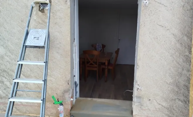 Réalisation d'escalier et dallage autour de l'agrandissement + ouverture dans mur pisé à Paladru, Bourgoin-Jallieu, KS Maçonnerie