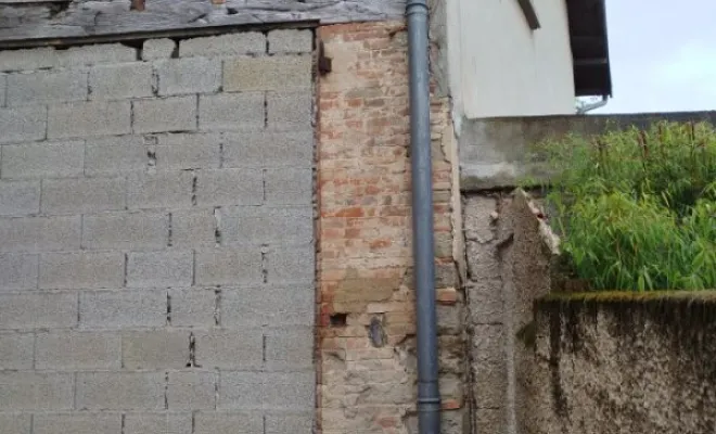 Rénovation d'un enduit sur pisé à la chaux à Saint Jean de Soudain, Bourgoin-Jallieu, KS Maçonnerie