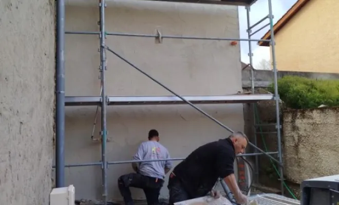 Rénovation d'un enduit sur pisé à la chaux à Saint Jean de Soudain, Bourgoin-Jallieu, KS Maçonnerie