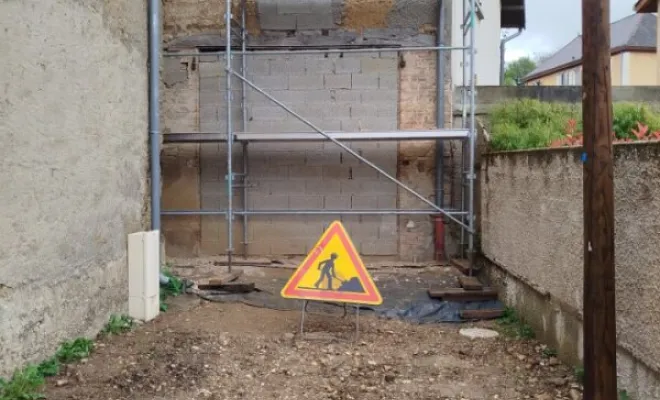 Rénovation d'un enduit sur pisé à la chaux à Saint Jean de Soudain, Bourgoin-Jallieu, KS Maçonnerie
