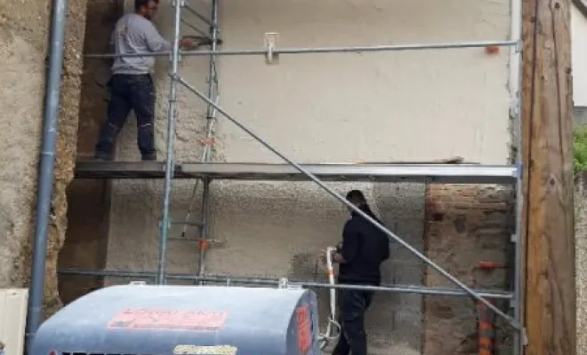 Rénovation d'un enduit sur pisé à la chaux à Saint Jean de Soudain, Bourgoin-Jallieu, KS Maçonnerie