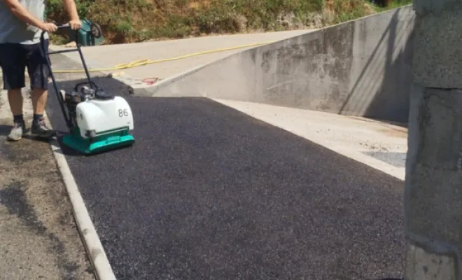 Aménagement d'une entrée en béton désactivé et enrobé à Saint Marcel Bel Accueil, Bourgoin-Jallieu, KS Maçonnerie