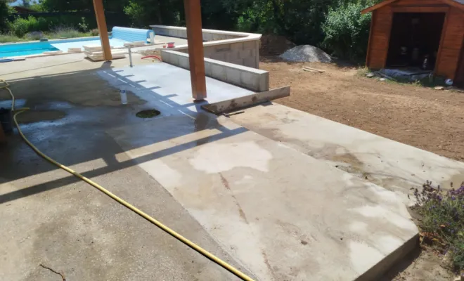 Mur de soutènement + pose de parement, Dallage et escalier à Saint Marcel Bel Accueil, Bourgoin-Jallieu, KS Maçonnerie