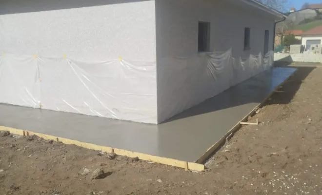 Terrasse autour de maison et piscine à Serezin de la Tour, Bourgoin-Jallieu, KS Maçonnerie