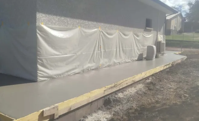 Terrasse autour de maison et piscine à Serezin de la Tour, Bourgoin-Jallieu, KS Maçonnerie