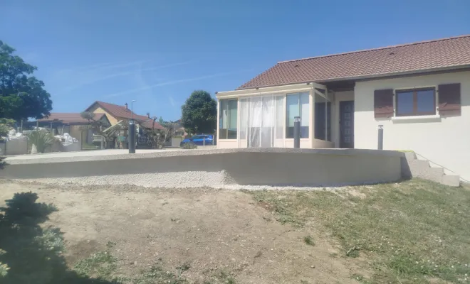 Création d'un espace terrasse en béton désactivé sur Rochetoirin, Bourgoin-Jallieu, KS Maçonnerie