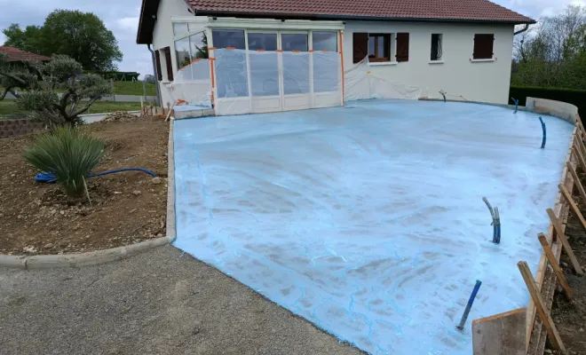 Création terrasse en béton désactivé à Rochetoirin, Bourgoin-Jallieu, KS Maçonnerie