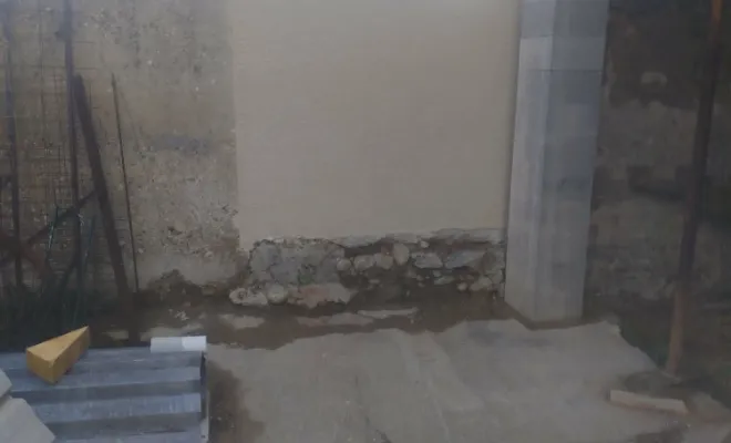 Ravalement d'une façade sur mur de clôture pisé à Rochetoirin, Bourgoin-Jallieu, KS Maçonnerie