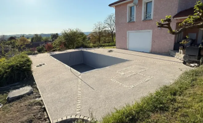 Terrasse autour piscine à Bourgoin-Jallieu, Bourgoin-Jallieu, KS Maçonnerie