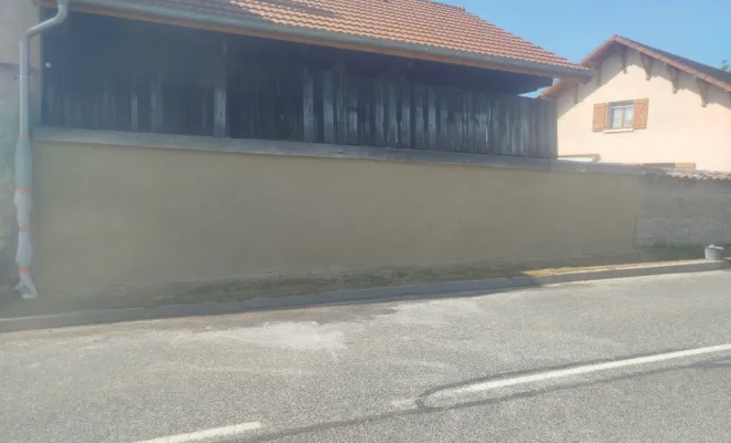 Réalisation de crépi sur mur pisé à Rochetoirin, Bourgoin-Jallieu, KS Maçonnerie