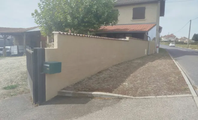 Crépi d'un mur à Rochetoirin, Bourgoin-Jallieu, KS Maçonnerie